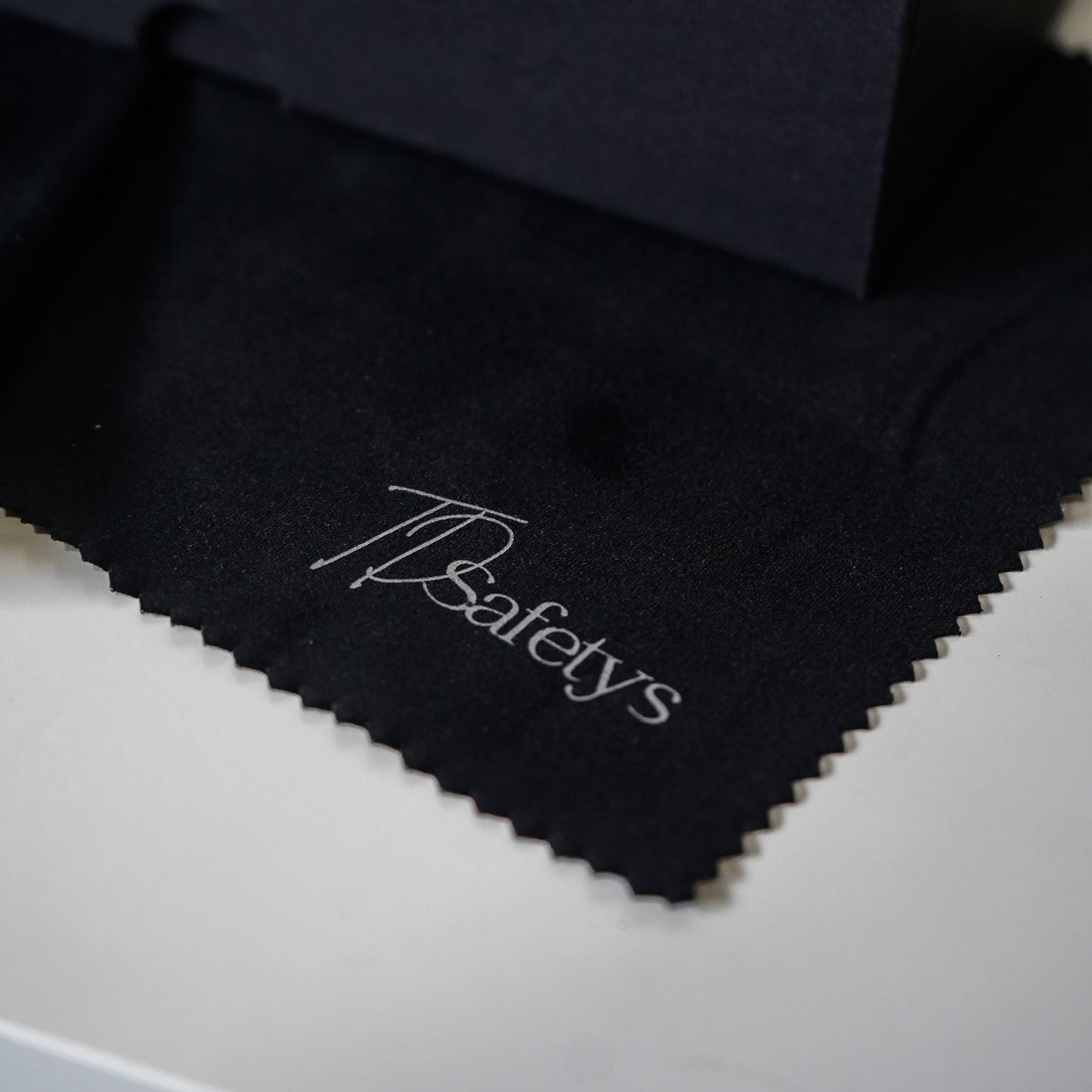Evo Gloss Black Classics - Gloss Black and Black Lenses